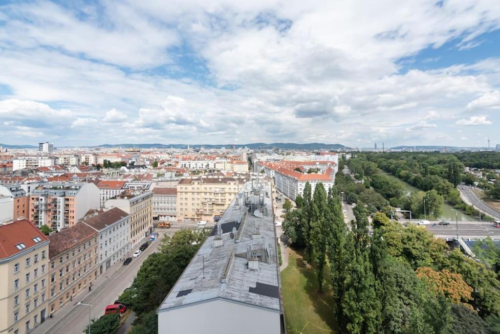 Hoch Hinaus, Neu Und Stilvoll Mit Pool Am Dach Lägenhet Wien Exteriör bild