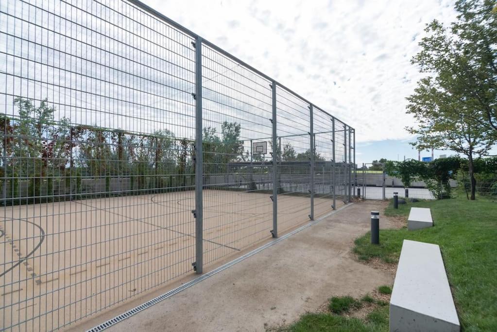 Hoch Hinaus, Neu Und Stilvoll Mit Pool Am Dach Lägenhet Wien Exteriör bild