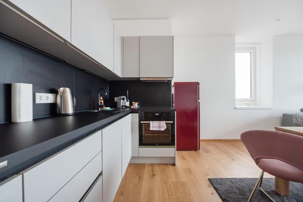 Hoch Hinaus, Neu Und Stilvoll Mit Pool Am Dach Lägenhet Wien Exteriör bild