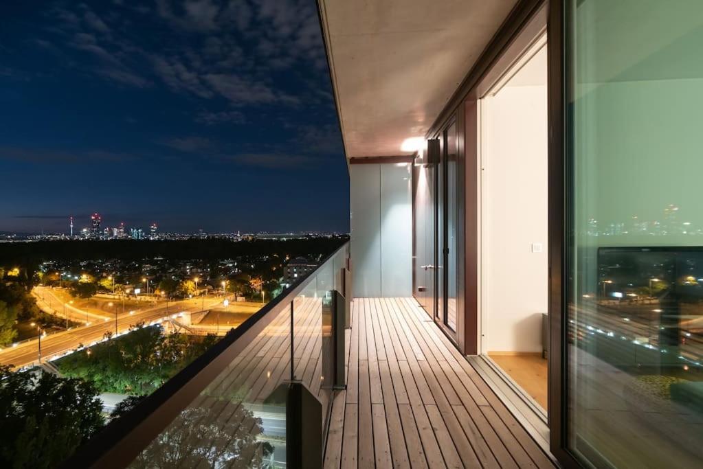 Hoch Hinaus, Neu Und Stilvoll Mit Pool Am Dach Lägenhet Wien Exteriör bild