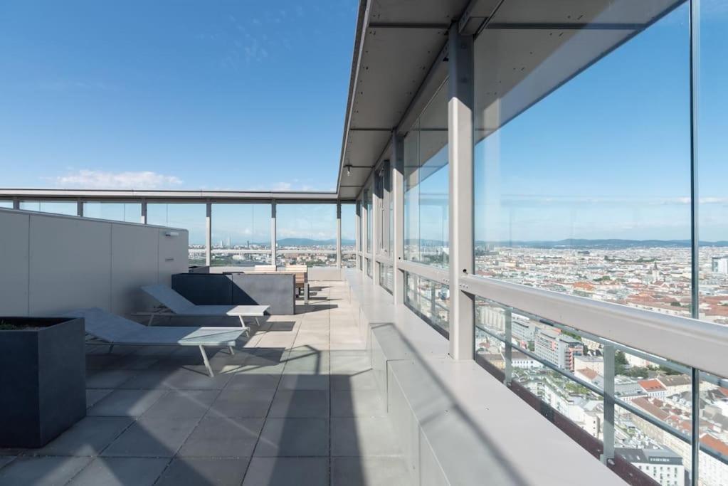 Hoch Hinaus, Neu Und Stilvoll Mit Pool Am Dach Lägenhet Wien Exteriör bild